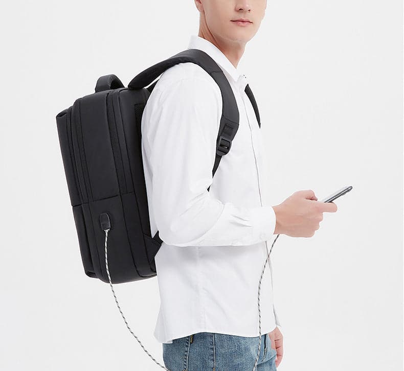 תיק גב SwiftTech Exclusive 35L למחשב 17 אינץ' עם יציאת USB מבית כאמל מאונטין – תמונה 11